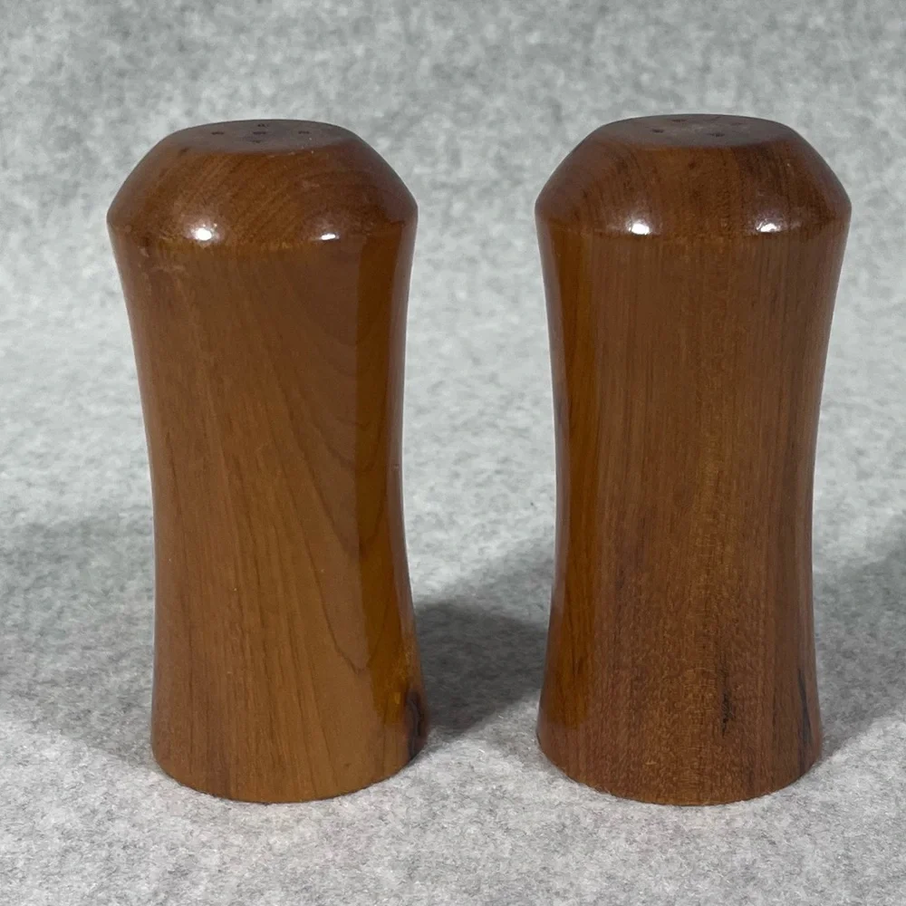 Vintage‎ Salt & Pepper Shakers Mid Century MCM Baker Solid Wood Collectible